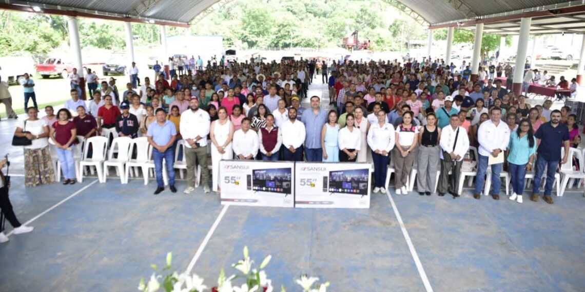 Tantoyuca sede de la entrega regional de equipamiento para telesecundarias