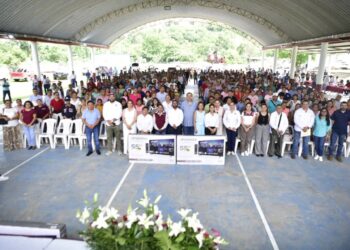 Tantoyuca sede de la entrega regional de equipamiento para telesecundarias