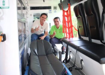 Entrega Rafa Fararoni ambulancia para atención de emergencias a PC Municipal