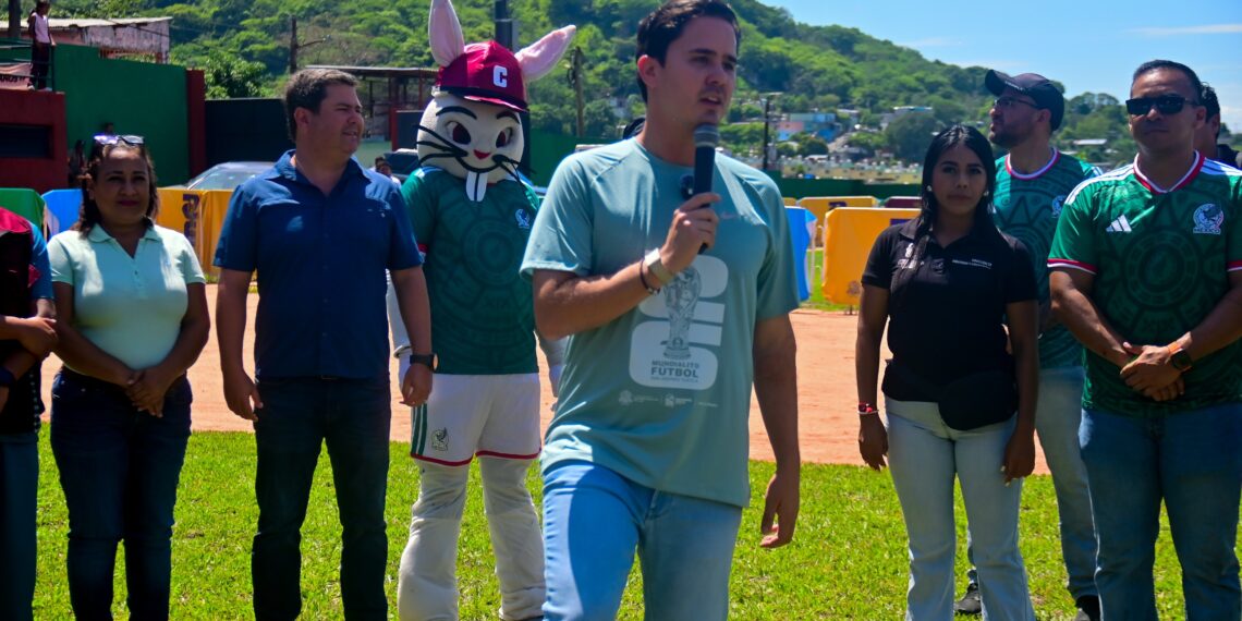 Inaugura Rafa Fararoni el Mundialito 2026 en San Andrés Tuxtla