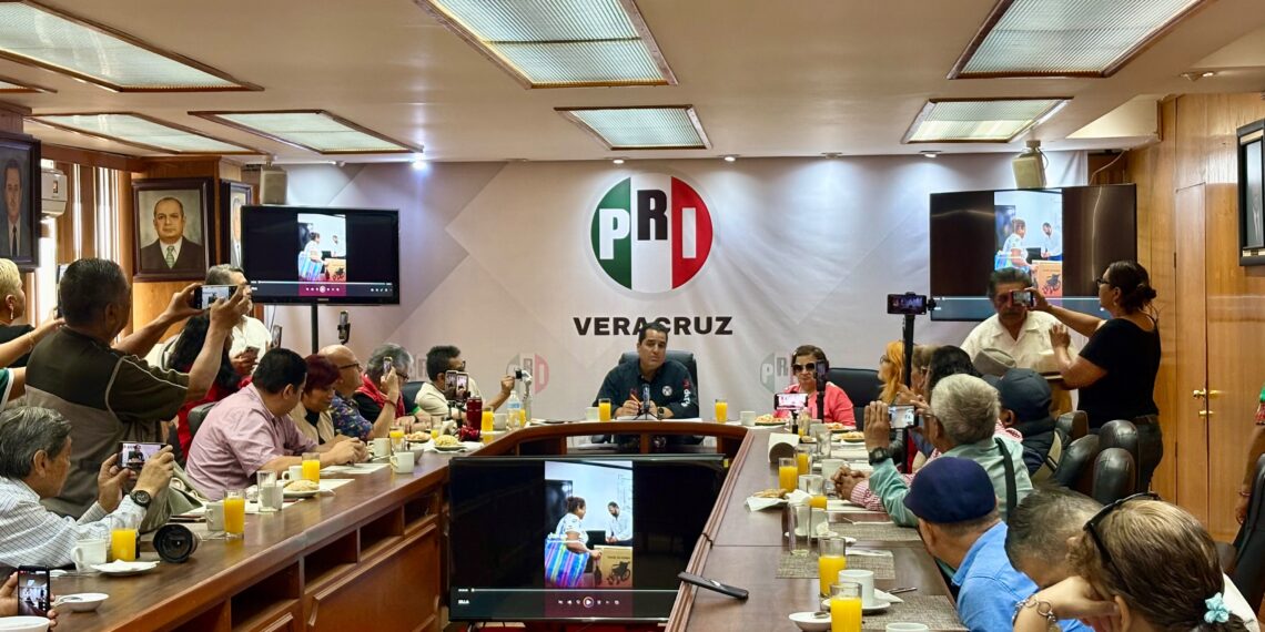 Acusa la dirigencia Estatal del PRI, alcalde de Coatzacoalcos presume entrega de recursos públicos a nombre de MORENA