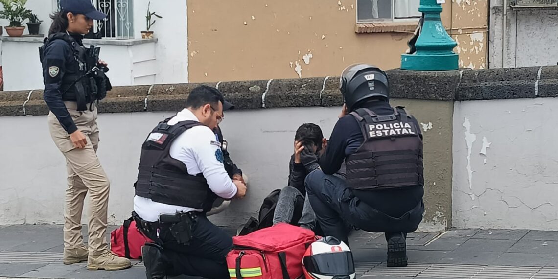 Sufrió crisis nerviosa, joven es atendido en el puente Xallitic