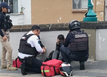 Sufrió crisis nerviosa, joven es atendido en el puente Xallitic