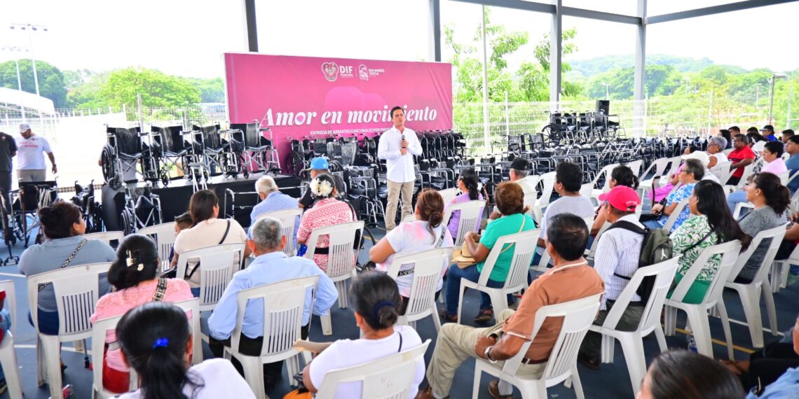 Realizan segunda entrega del programa “Amor en movimiento” en San Andrés Tuxtla 