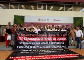 Protesta en la SEV, 41 sindicatos magisteriales protestan contra nombramiento de nueva directora de Recursos Humanos