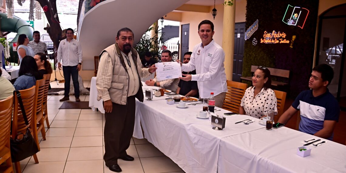 Medios de comunicación pilares de un buen gobierno: Rafa Fararoni