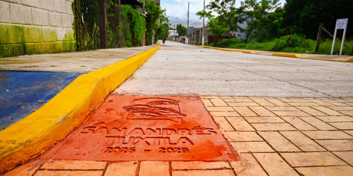 El compromiso se convierte en obra: Rafa Fararoni inaugura pavimentaciones en San Andrés Tuxtla 