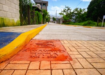 El compromiso se convierte en obra: Rafa Fararoni inaugura pavimentaciones en San Andrés Tuxtla 