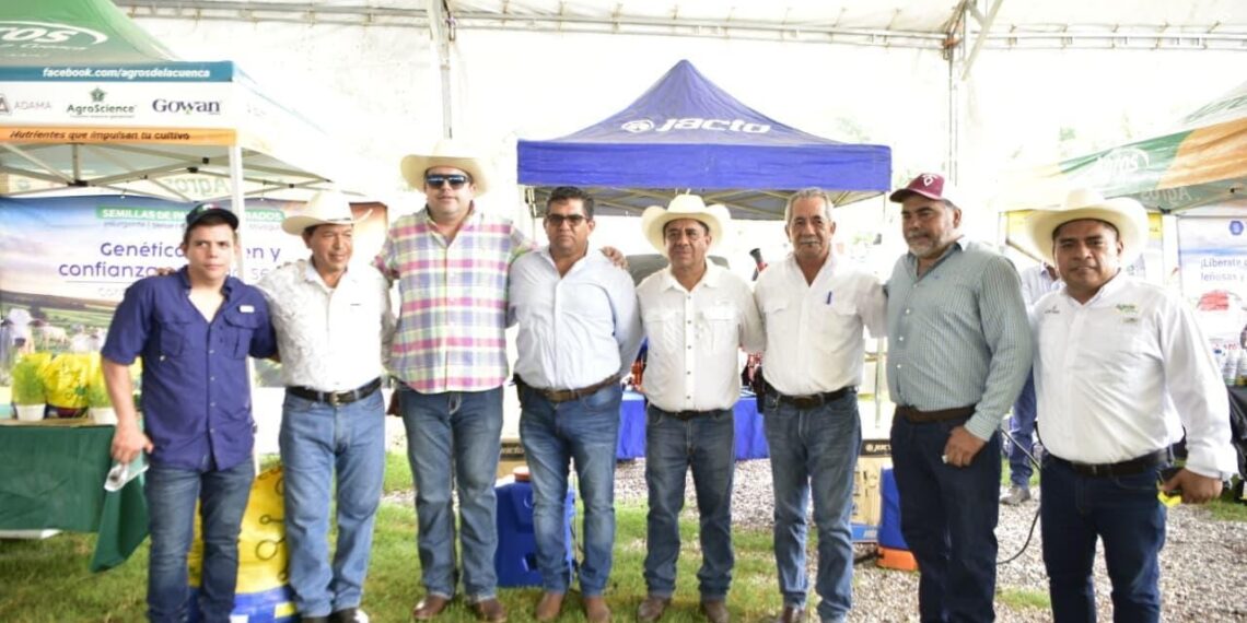 Con apoyo del Estado, inició en Tantoyuca el Tianguis Ganadero con más de 200 ejemplares exhibidos