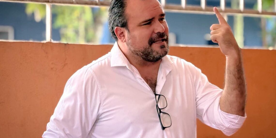 Denuncia diputado Adrián González Naveda intentos de imponer constructoras a los comités escolares