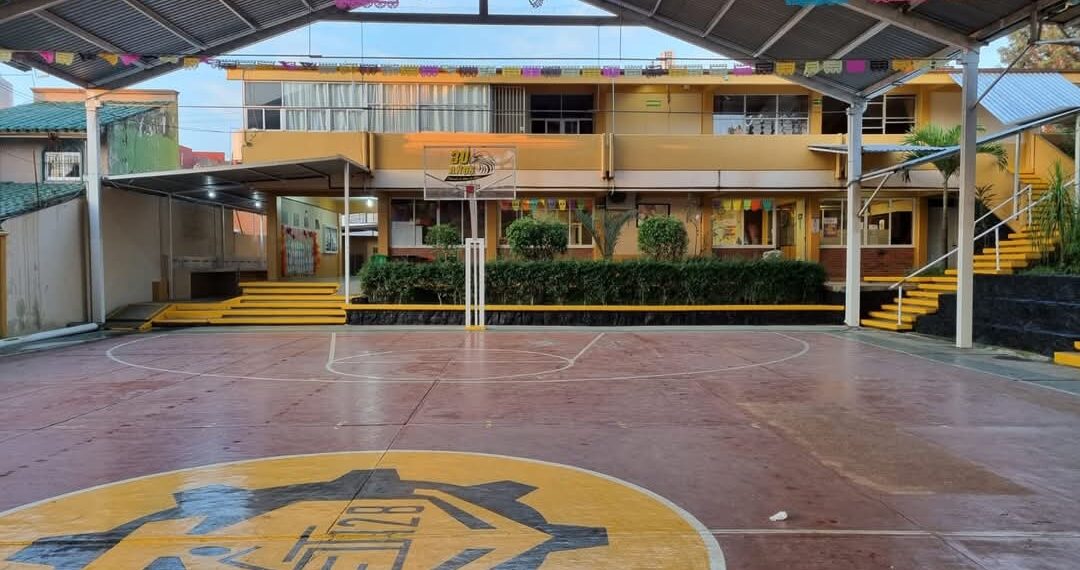 Preocupante y prolongada ausencia de maestros en la ESTI 128 de Xalapa 