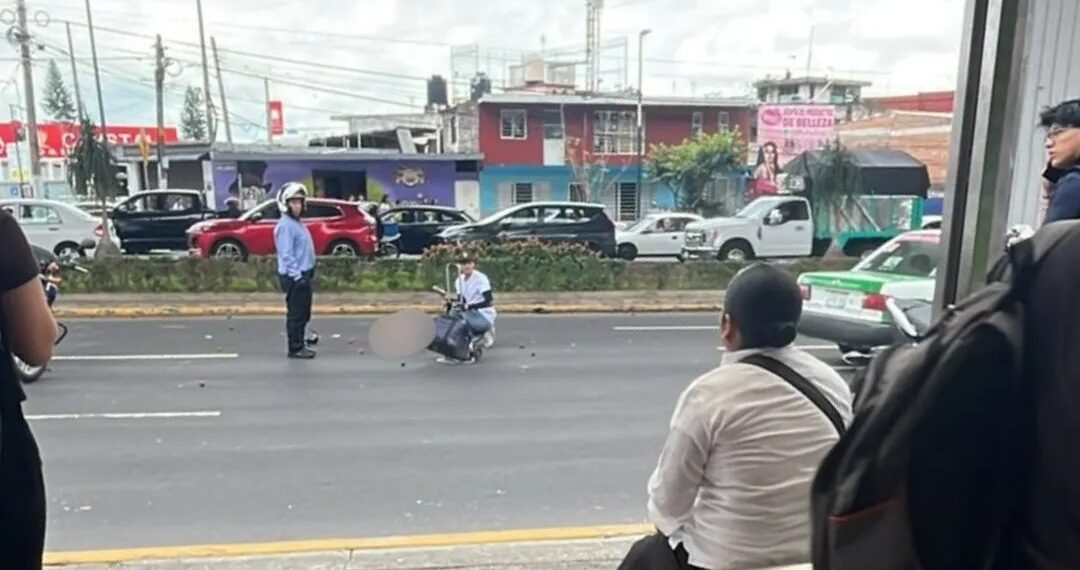 Cantante de Xalapa, pide apoyo para localizar al motociclista que la atropelló