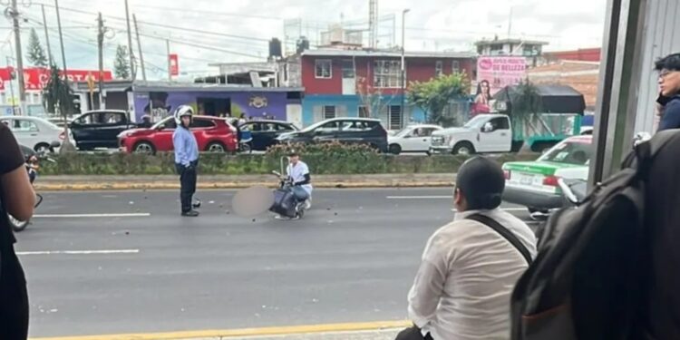 Cantante de Xalapa, pide apoyo para localizar al motociclista que la atropelló