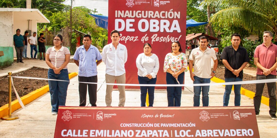Cumple Rafa Fararoni a familias de El Abrevadero con inauguración de calle Emiliano Zapata 