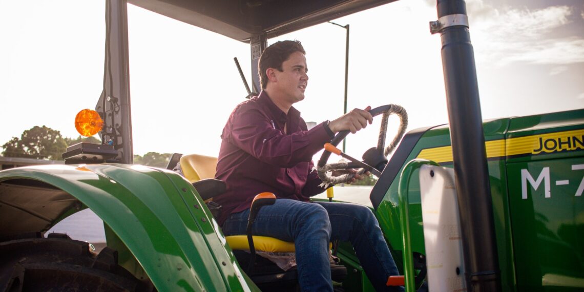 Fortalece Gobierno del Estado al campo de San Andrés Tuxtla con maquinaria de mayor capacidad