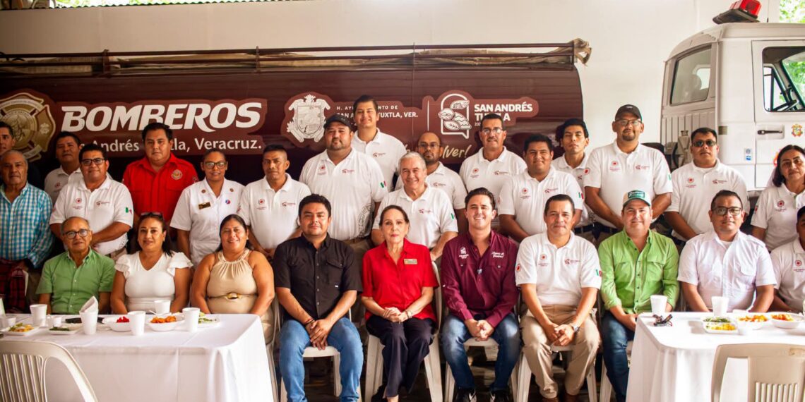 Reconoce Ayuntamiento de San Andrés Tuxtla trayectoria y entrega del Cuerpo de Bomberos