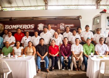 Reconoce Ayuntamiento de San Andrés Tuxtla trayectoria y entrega del Cuerpo de Bomberos