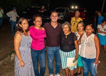 Inaugura Ayuntamiento ampliación de red eléctrica en tres calles de San Andrés Tuxtla