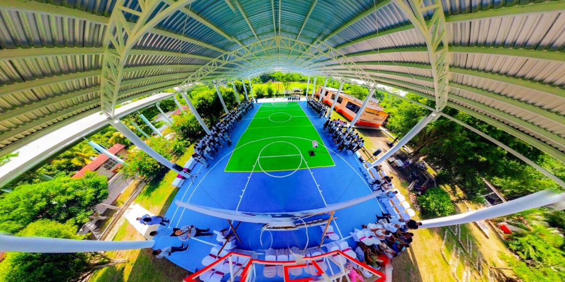 Más espacios dignos para estudiantes: Rafa Fararoni inaugura domo y cancha en Tilapan