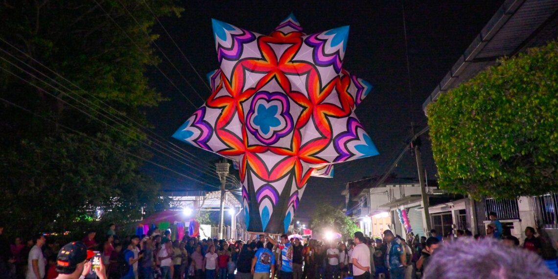 La tradición de los Globos de Papel revive en los barrios de San Andrés Tuxtla