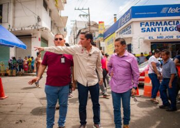 Supervisa alcalde Rafa Fararoni trabajos de rehabilitación del mercado 5 de febrero