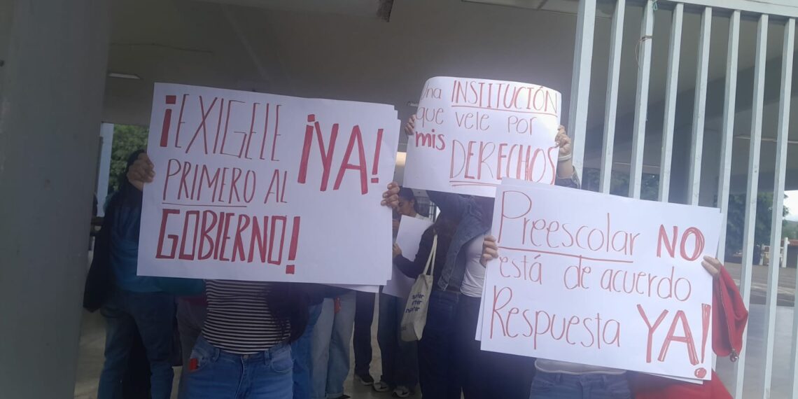 Estudiantes de la Normal Veracruzana analizan paro por solicitud de cuota voluntaria de 2 mil 500 pesos
