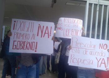 Estudiantes de la Normal Veracruzana analizan paro por solicitud de cuota voluntaria de 2 mil 500 pesos
