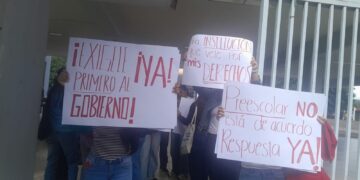 Estudiantes de la Normal Veracruzana analizan paro por solicitud de cuota voluntaria de 2 mil 500 pesos