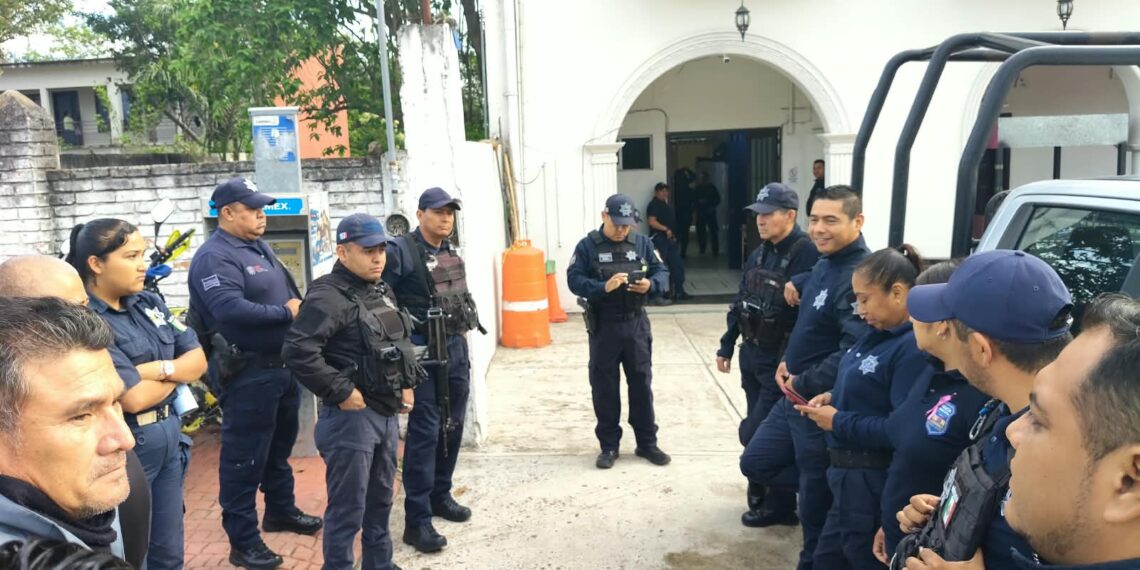 De Emiliano Zapata, protestan policías municipales por bajos salarios y condiciones laborales