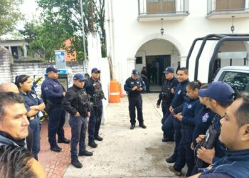 De Emiliano Zapata, protestan policías municipales por bajos salarios y condiciones laborales