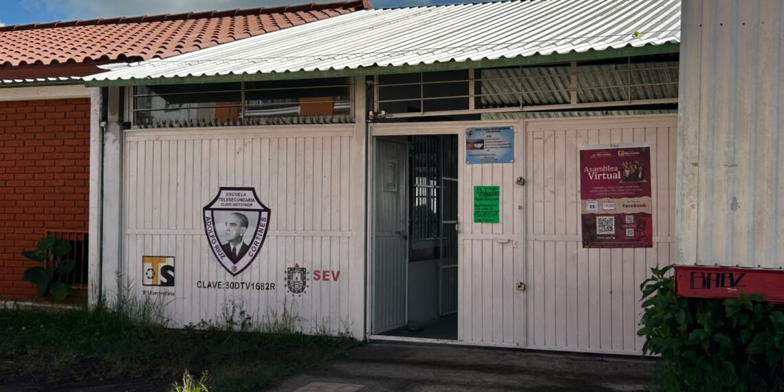 Organizan kermés para reparar telesecundaria de Lomas Verdes; carece de escrituras